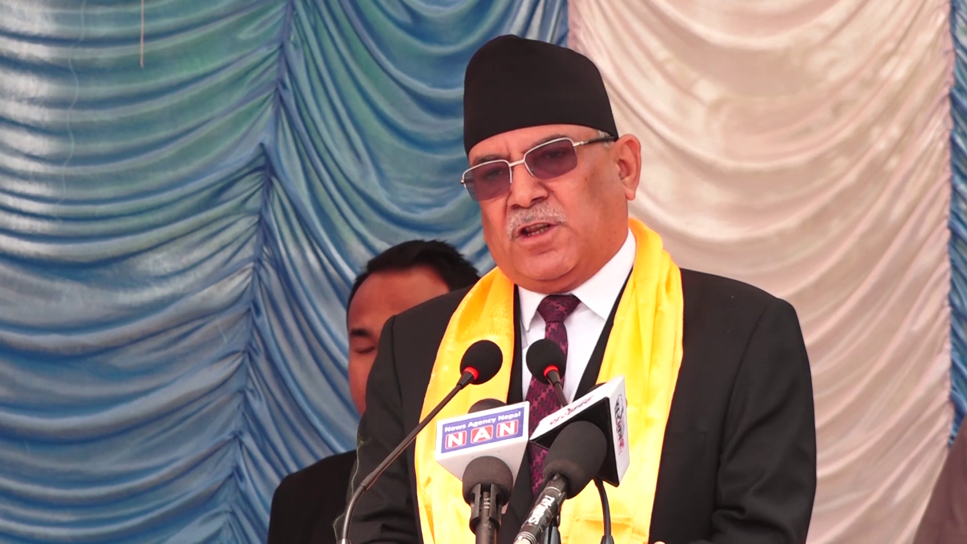 ओली राष्ट्रिय हित विपरितका गतिविधिमा लागे: प्रचण्ड