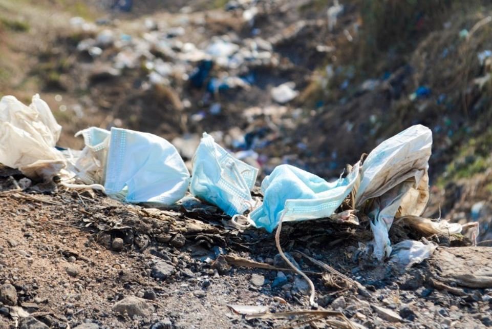 काठमाण्डौमा जथाभावी मास्क फ्याँक्नेलाई कारबाही हुने