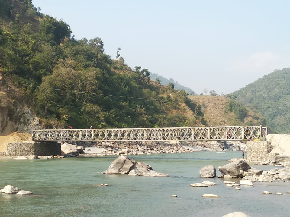 खोटाङ र उदयपुर जोड्ने फोक्सिङटारमा बर्सेनि अस्थायी बेलिब्रिज राखिँदै हटाइँदै
