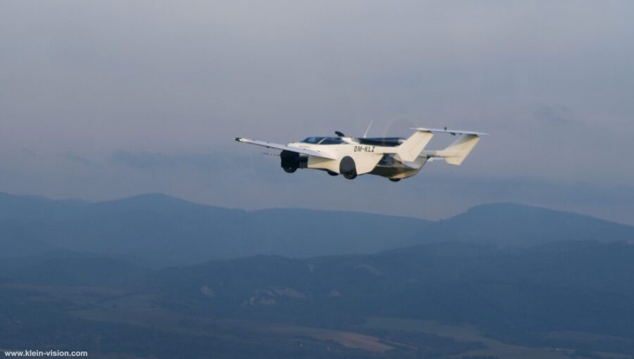 स्लोभाकियामा उड्ने कारको उडान परीक्षण सफल