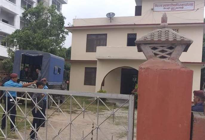 दाङ : सहकारीको पाँच करोड बढी रकम हिनामिना गरेको मुद्दामा चार जनालाई थुनामा राख्न आदेश