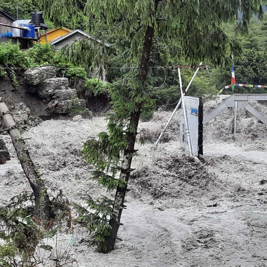 मनाङमा थुनिएको मर्स्याङ्दी नदी अझै खुलेन