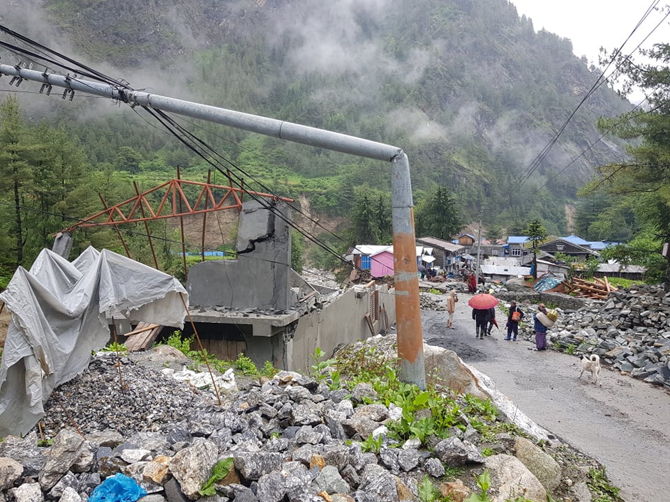 राष्ट्रिय राजमार्गको १८ ठाउँमा सडक पूर्ण रूपमा बन्द