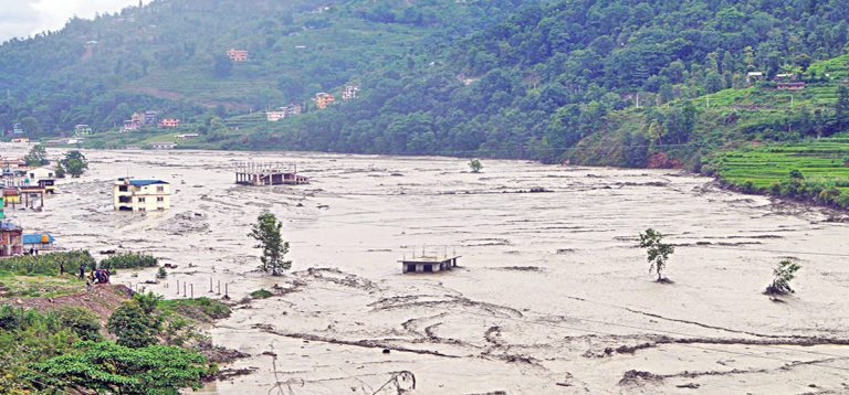 प्राविधिकसहित १० जना विज्ञको टोली हेलम्बुमा
