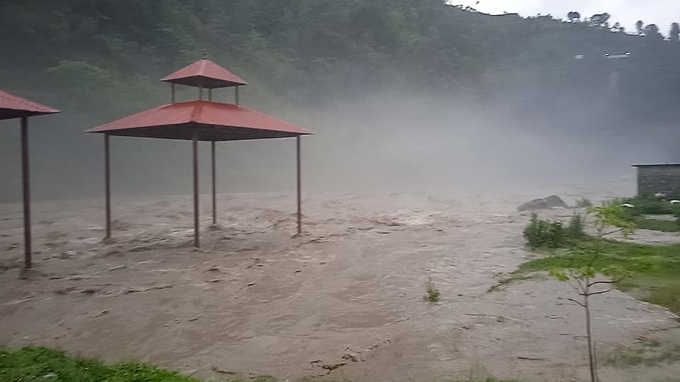 मेलम्ची बजार बाढीको जोखिममा, हेलम्बुमा हराएका ६ जना अझै सम्पर्कविहीन