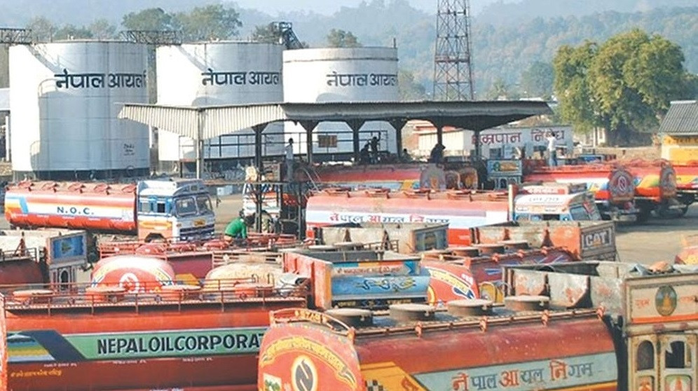 ट्याङ्कर चालकलाई खोपको व्यवस्था गर्न माग, व्यवस्था नभए ढुवानी रोक्ने