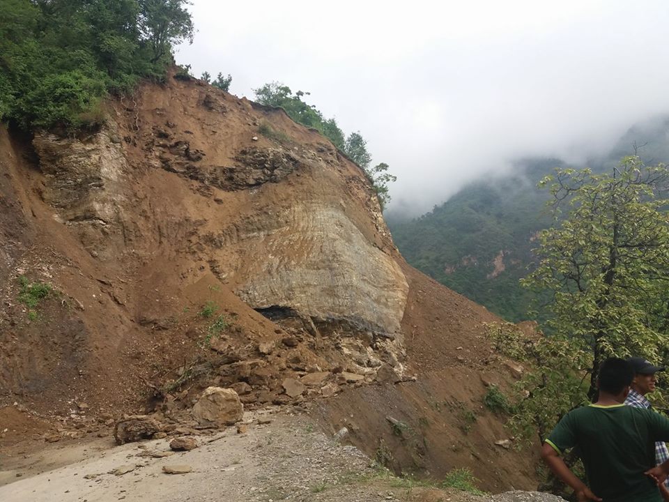 ‘अवरुद्ध सडक खुलाउन एक सय ९५ ठाउँमा हेभी इक्युपमेन्ट तयारी अवस्थामा’