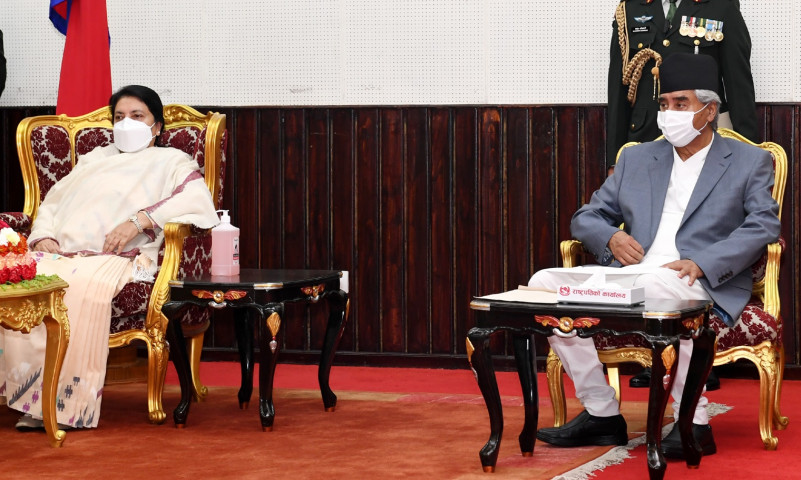 राष्ट्रपति भण्डारी र प्रधानमन्त्री देउवाबीच भेटवार्ता