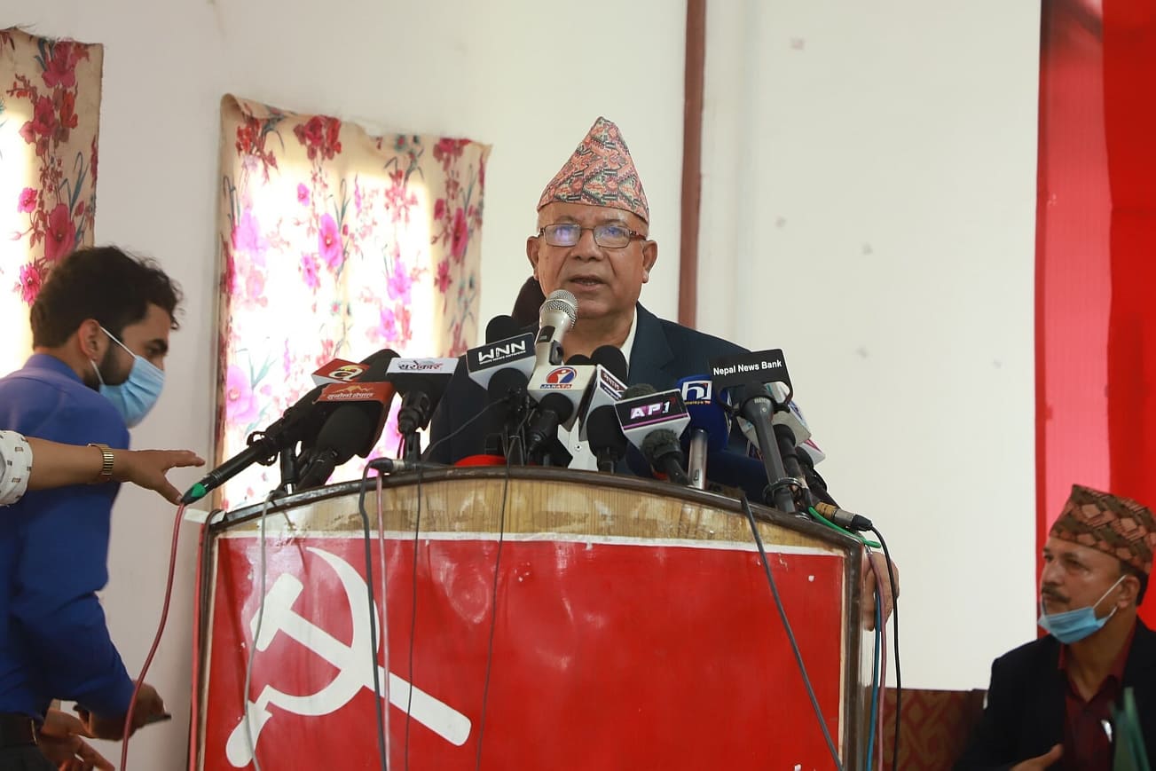 महाराजधिराजको आममाफीमा हामी नाच्नु कि हास्नु ? : माधव नेपाल