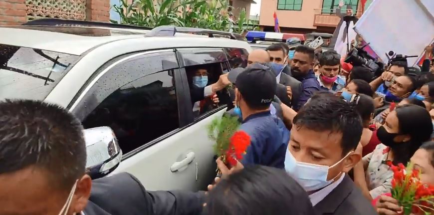 बालकोटमा बाजागाजासहित ओलीको स्वागत