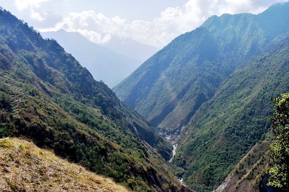 म्याग्दीमा पहिरोले गुर्जा खोला थुनियो, एकै पटक फुटे तटीय क्षेत्रमा जोखिम