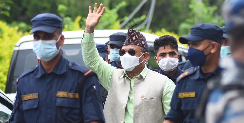 निर्वाचन आयोग पुगेका रेशम चौधरीले भने – कारागारबाट यहाँ  किन बोलाइयो नेताहरुलाई सोध्छु