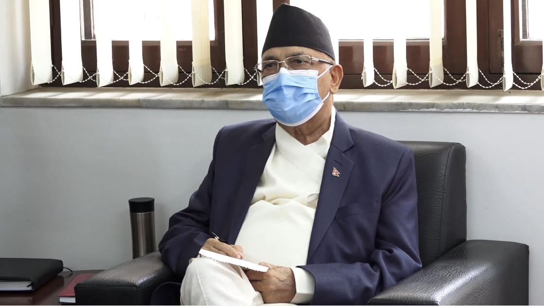 ओलीको सक्रियता बढ्यो, पार्टी कार्यालयमा नियमित भेटवार्ता