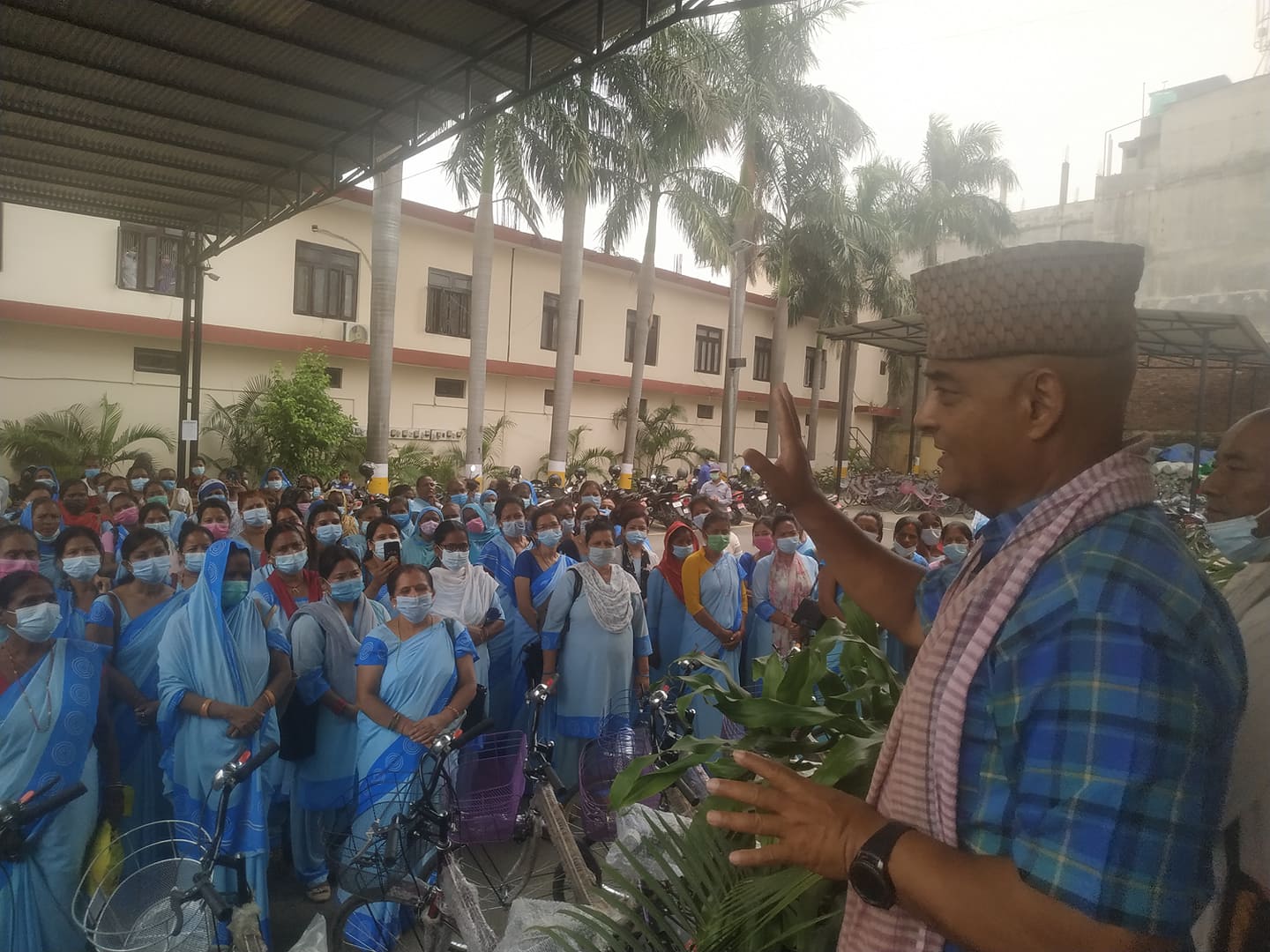 नेपालगञ्ज उपमहानगरले दियो एक सय ६८ महिला स्वास्थ्य स्वयंसेविकालाई साइकल