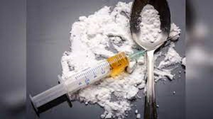 ब्राउन सुगरसहित तीन जना पक्राउ