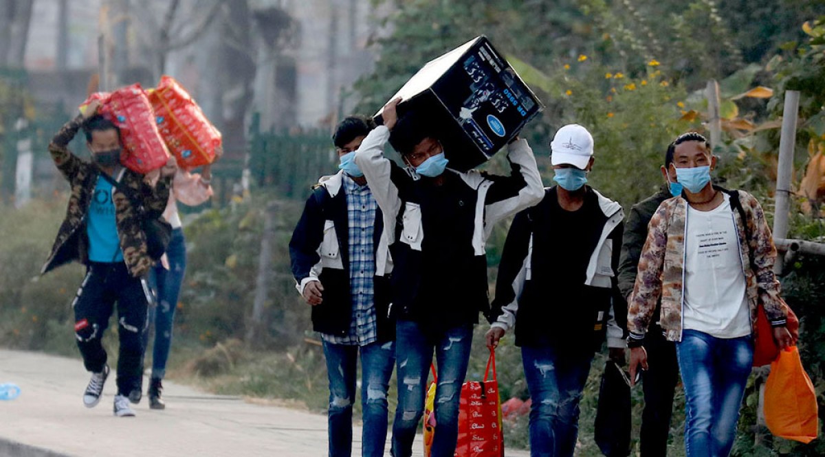 महामारीमै भारत जानेहरु भन्छन्-‘रोगभन्दा भोकको चिन्ता भयो’
