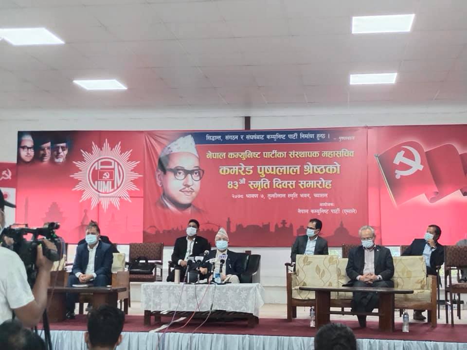 पुष्पलाललाई साक्षी राख्दै ओलीले भने – सबैलाई माफी छ, अब मिलौँ