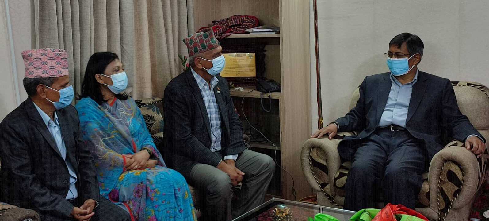 सहकारीलाई प्राथमिकतामा राखेर खोप दिन्छौँ : गृहमन्त्री