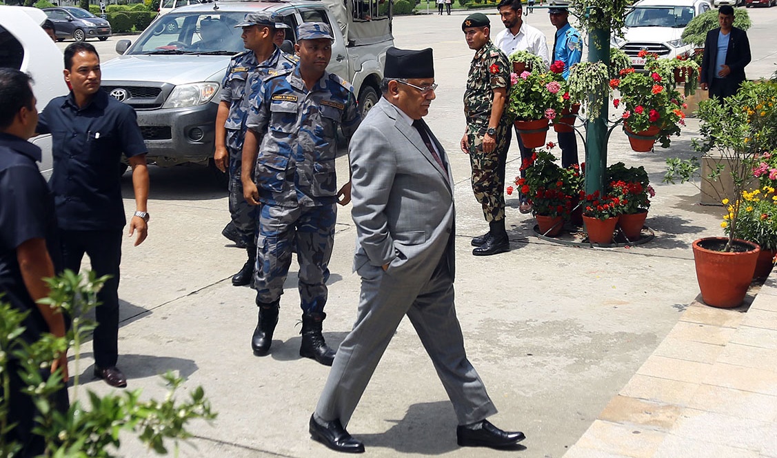 माओवादीको भागमा ६ मन्त्रालय, आकांक्षी धेरै भएपछि आलोपालोको प्रस्ताव