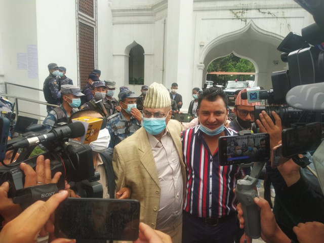 नेकपा एकीकृत समाजवादीलाई समर्थन गर्न निर्वाचन आयोग पुगे प्रदीप नेपाल