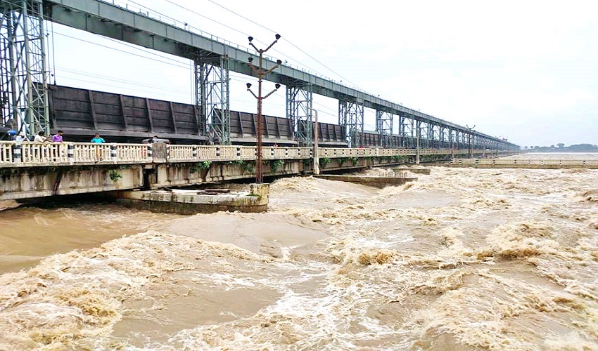 सप्तकोशीको बहाव तीनसय मिटर फैलियो