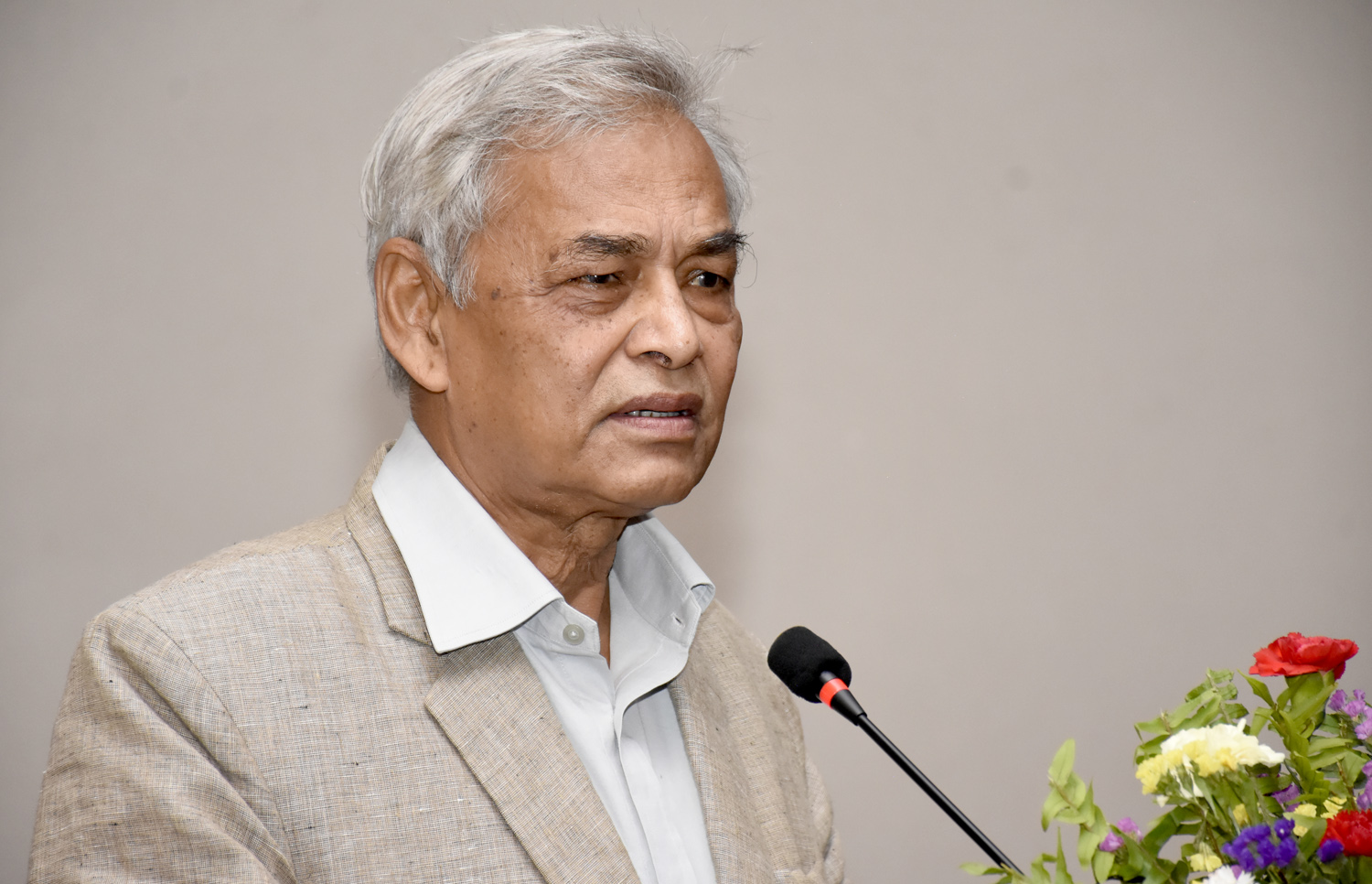 कांग्रेस नेता प्रदीप गिरीको घाँटीमा समस्या, मुम्बईमा उपचार हुँदै