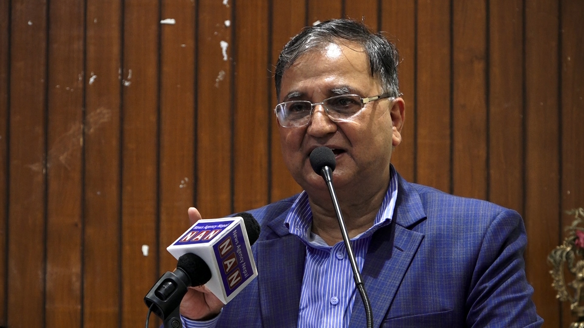 निन्द्रा नलाग्ने खालको सपना देख्न युवाहरुलाई ईश्वर पोखरेलको सुझाव