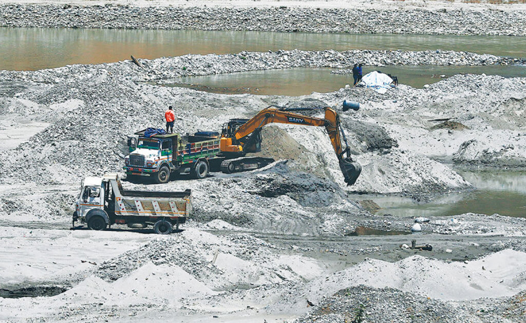 मध्यरातमा लुटिइन्छ कालीगण्डकी