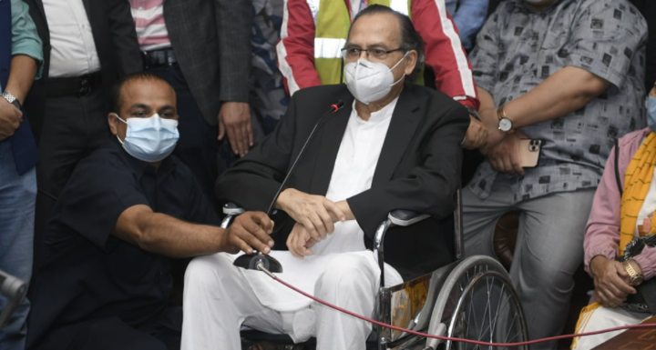 झलनाथ खनाल स्वदेश फर्किए