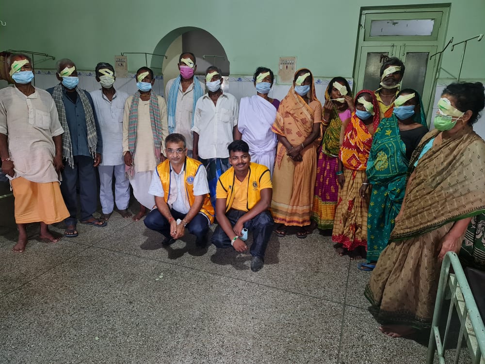 सुनसरीको गढीमा पाँच वटा लायन्स क्लवले गरे आँखा शिविर