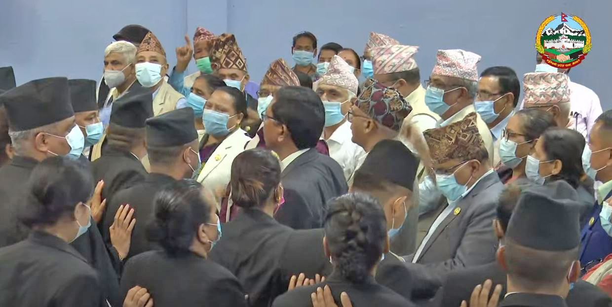 विमला वली र अजय शाहीलाई पदमुक्त नगरेको भन्दै लुम्बिनी प्रदेशसभामा एमालेको नाराबाजी