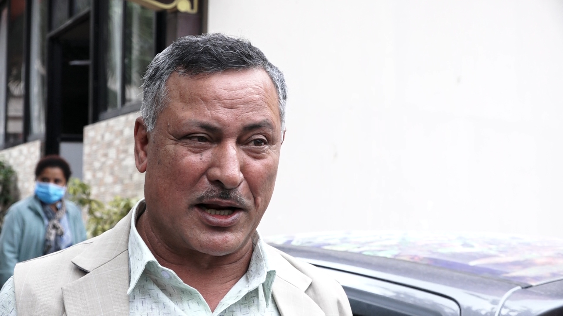 एमालेको कारवाही रोक्न माग गर्दै संसद सचिवालय गए एमालेका १४ सांसद