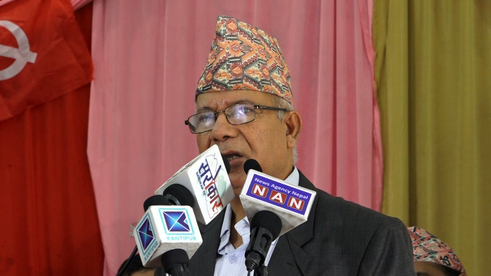 पार्टी एकताका लागि हामी अन्तिम पर्खाईमा रहेका छाैँ : माधव नेपाल