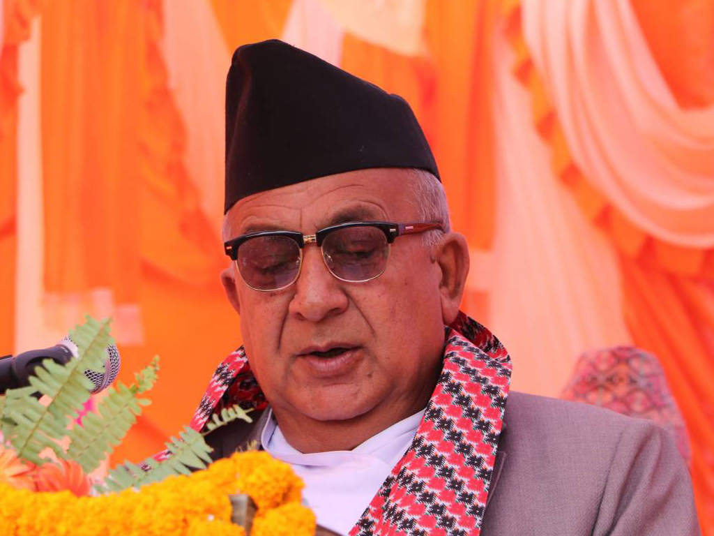 जुन गतिबाट राष्ट्र अघि बढ्न खोजेको छ त्यसले राम्रो सङ्केत दिँदैन : पूर्व प्रदेश प्रमुख प्रसाईँ