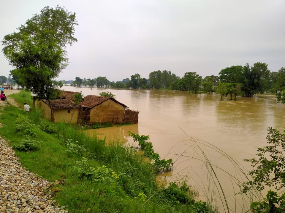 लगातारको वर्षाका कारण पर्सामा डुवान
