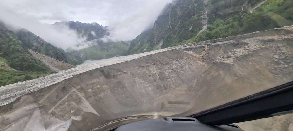 हेलम्बुका अध्यक्षले गृहमन्त्रीलाई भने– मेलम्ची छेउका बस्ती सार्नुको विकल्प छैन