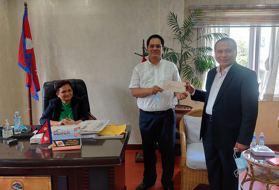 कुलमानले बुझे विद्युत प्राधिकरण निर्देशकको नियुक्तिपत्र, पदबहाली गर्दै