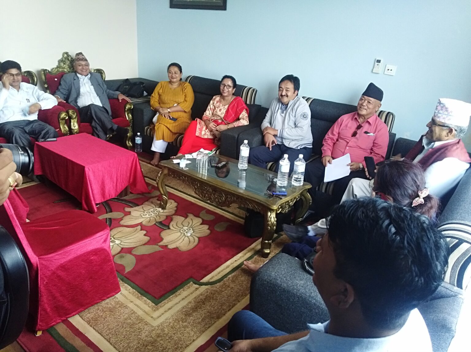 माधवका सांसदहरूले चार दिनपछि होटेल छाडे, भोली आयोग जाने