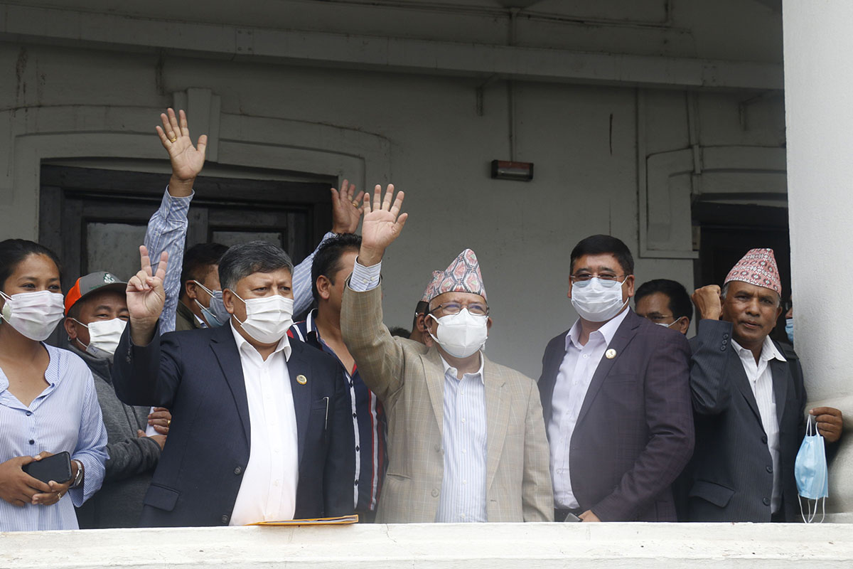 माधव नेपाल नेतृत्वको नेकपा एकीकृत समाजवादीले पायो दल दर्ताको प्रमाणपत्र