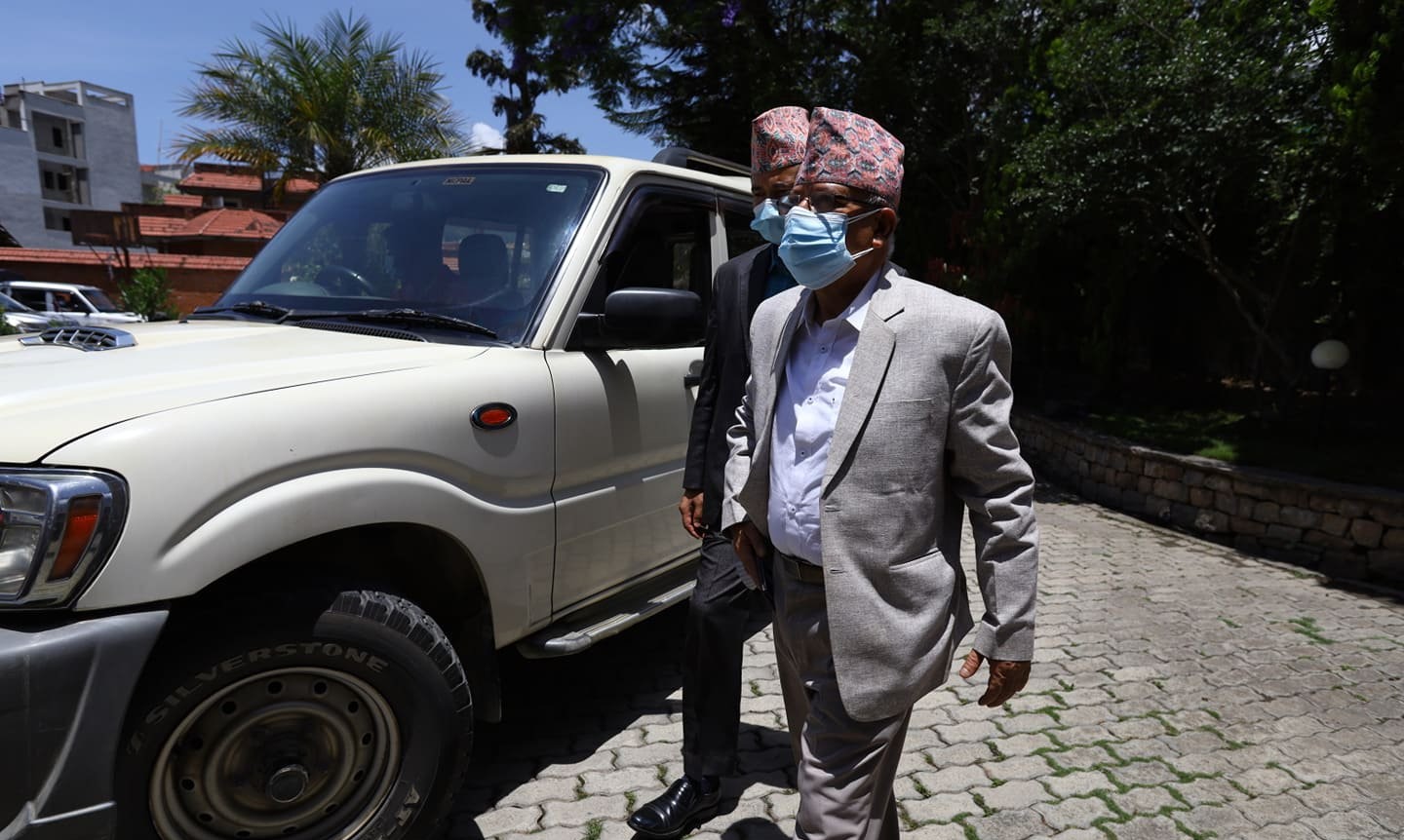 माधव नेपालसहितका नेता चन्द्रागिरी रिसोर्ट पुगे : सोमबार राति त्यहीँ बस्ने, ५० बेड बुकिङ