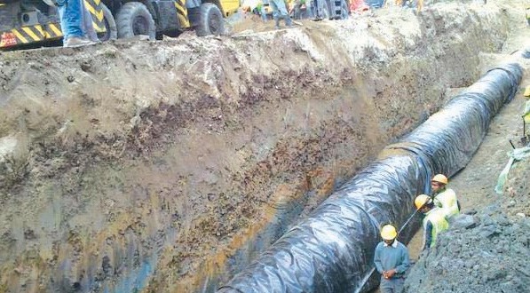 मेलम्ची खानेपानीको पाइपलाइन विस्तारका क्रममा घर भत्कियो