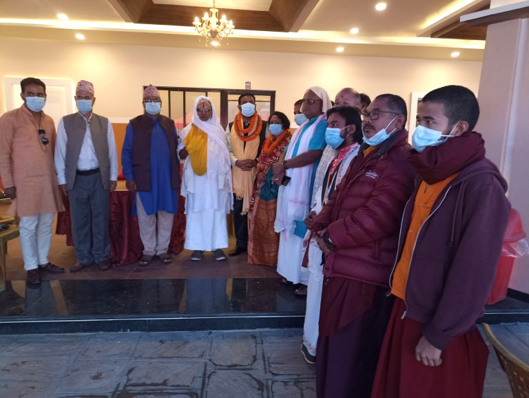 धर्मगुरुहरुको साथमा सभापतिको दौडमा निस्किए निधी