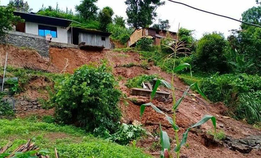 ३४ घर पहिरोको जोखिममा