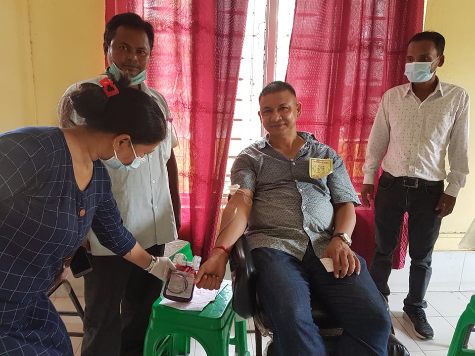 हरिमोहनले गरे ९० औं पटक रक्तदान, सय पटक पुर्याउने इच्छा