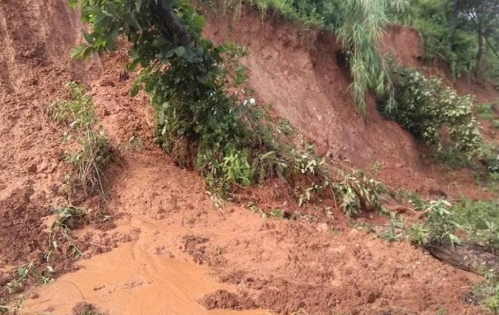 हेलम्बु राजमार्ग अवरुद्ध