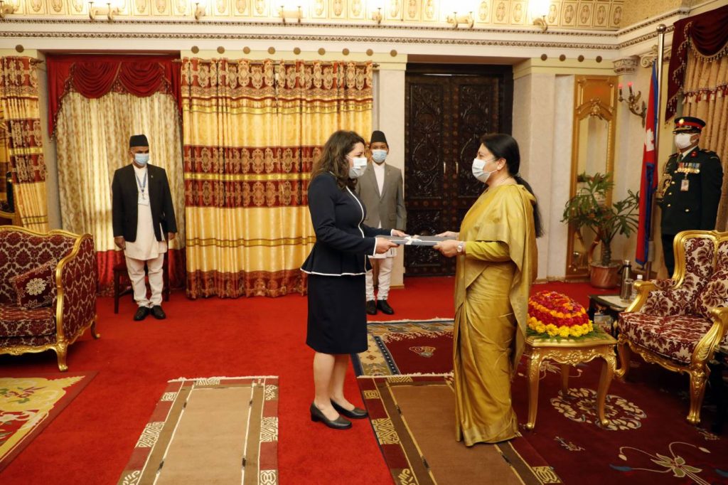 राष्ट्रपतिसमक्ष चार देशका राजदूतद्वारा ओहोदाको प्रमाणपत्र प्रस्तुत