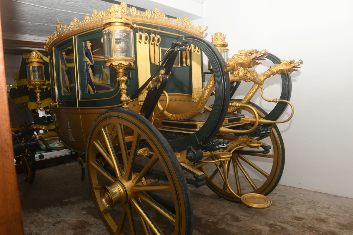 नारायणहिटीमा बेलायती महारानीले उपहार दिएको सुनौलो बग्गी सार्वजनिक