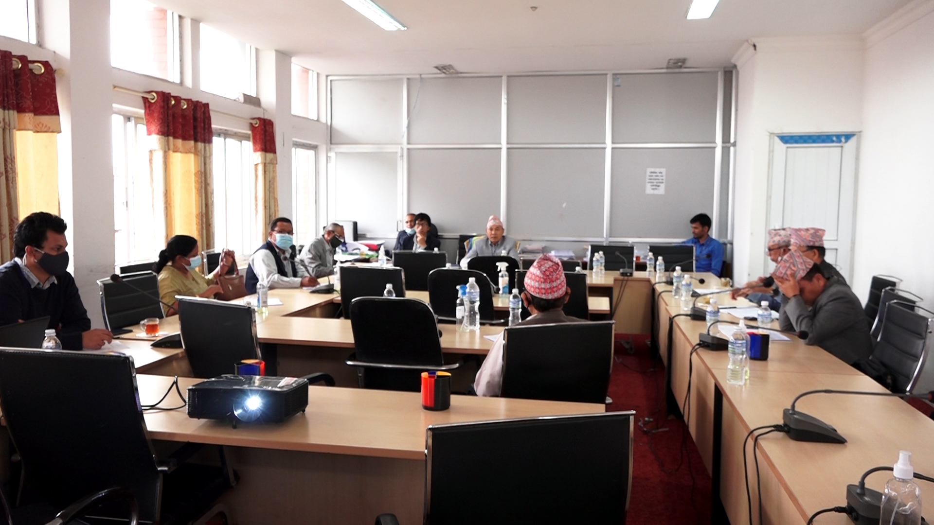 सांसदले सोधे – भूमिहिनलाई दिने जग्गा कहाँ छ ?