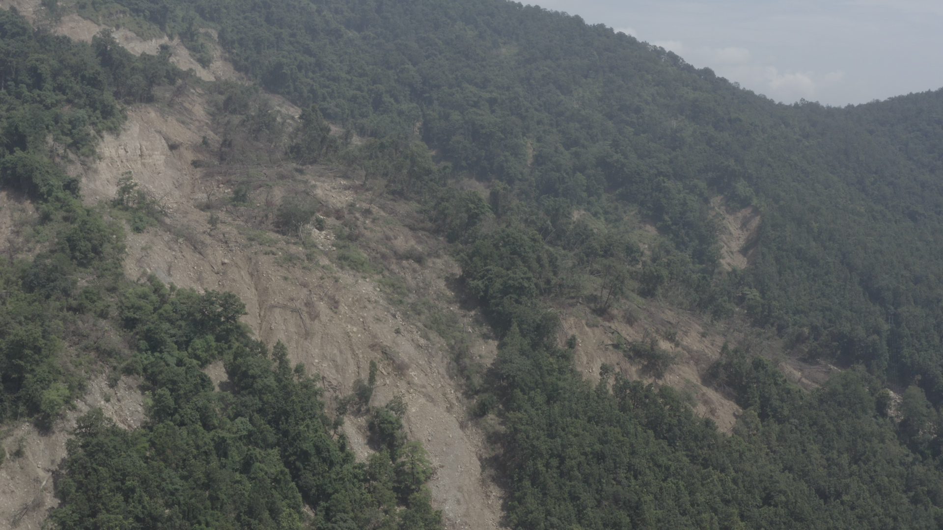 पहिरोको जोखिमपूर्ण क्षेत्रमा स्थानीय आफैँ गएर किन बसे ?