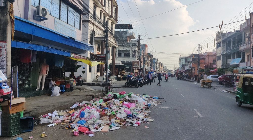 लुम्बिनी प्रवेशद्वारको फोहोर सातादेखि उठेन